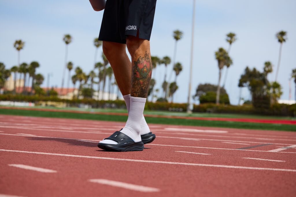 靴 HOKA / U ORA RECOVERY SLIDE 3 HOKA®公式サイト【オラ リカバリー スライド 3|ORA RECOVERY